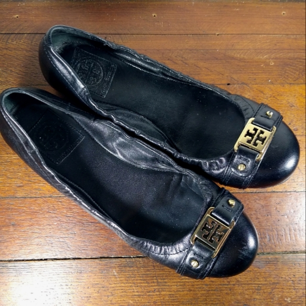 TORY BURCH Black leather Flats with Gold Toned Accents